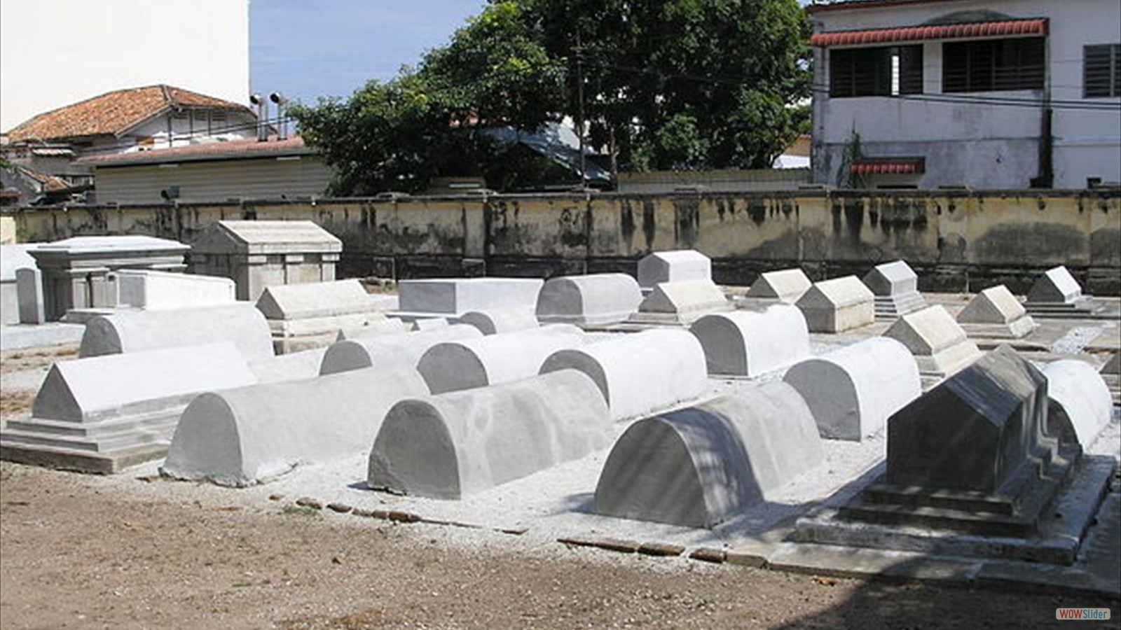 640px-Jewish_Cemetery_Penang_Dec_2006_001